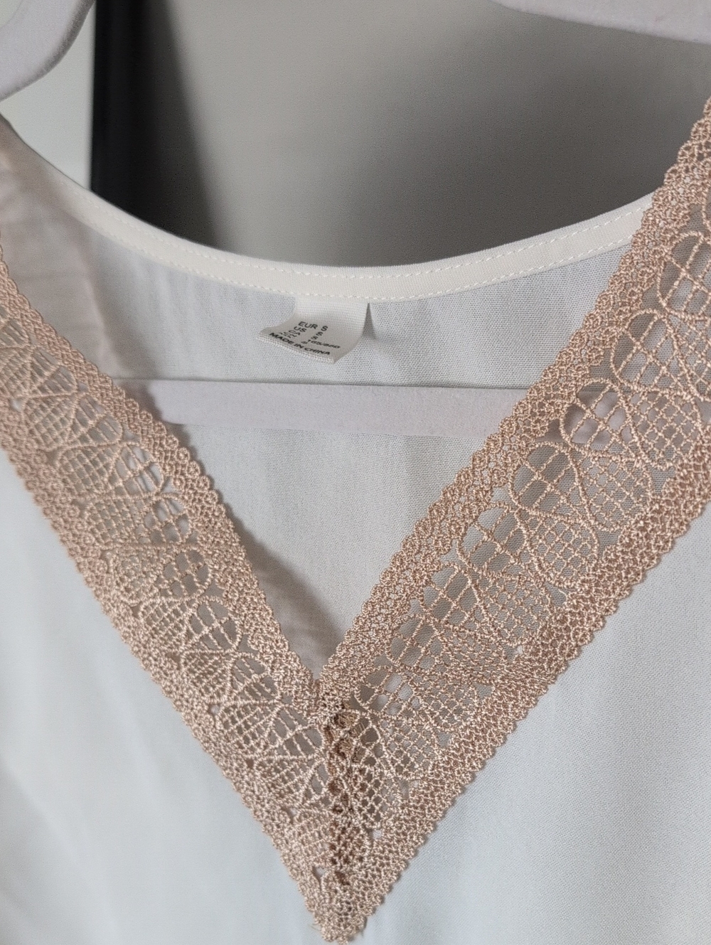 Women's Cream V-Neck Crochet Trim Blouse Small - Picture 4 of 7